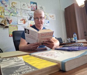 Разные миры в одной редакции