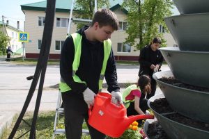 Молодым у нас работа