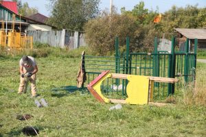 Начались работы по строительству детской площадки
