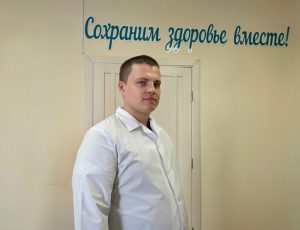 Спасать жизни и быть рядом с семьей: история фельдшера, который выбрал тишину сибирской глубинки